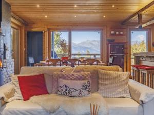 Chalet Le Bouquetin by Interhome