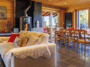 Chalet Le Bouquetin by Interhome