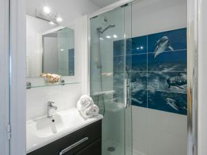 Apartment Les Hauts de la Corniche by Interhome