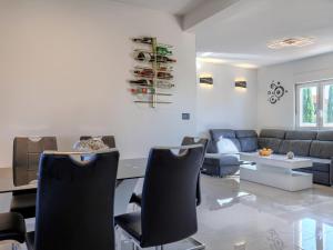 Holiday Home Damir by Interhome