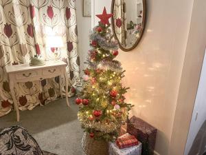 Bumble Bee at 2 Clematis Cottage