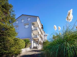 Apartment Sea View-1 by Interhome