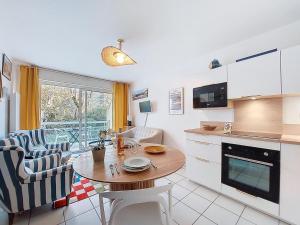 Apartment Les Hauts de Nauzan by Interhome