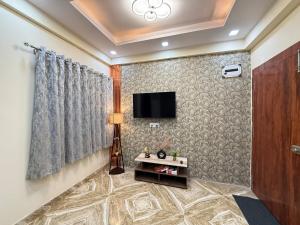 Homlee-Kashi-2BHK-Lift-Parking-3km KV Temple