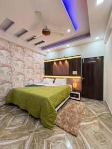 Homlee-Kashi-2BHK-Lift-Parking-3km KV Temple