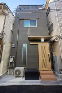 艾屋吉屋 4 minutes to Daisho Station, 3 stops to Shinsaibashi, brand new private house, 3 toilets, 2 bathrooms, suitable for large family travel
