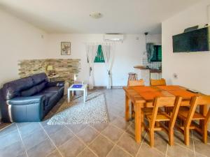 Holiday Home Sandra by Interhome