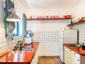 Holiday Home Sandra by Interhome