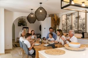 Villa Margot stunning pool beach 500 m