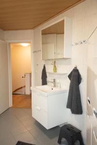 Haus Figaro mit Hund