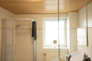 Haus Figaro mit Hund