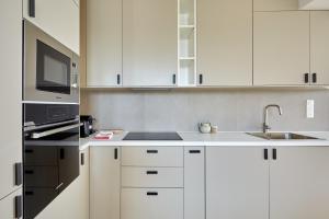 Spacious 3 Bedroom Apartment - Luxe Trocadero