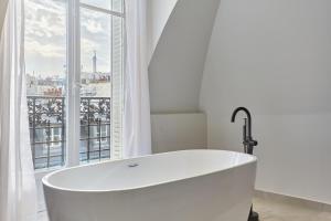 Spacious 3 Bedroom Apartment - Luxe Trocadero