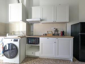 Casa Zeviani - Modern Apartment, family friendly, Free Public Parking