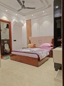 Homlee-Gold-4BHK-Lift-Parking-Vasant Kunj