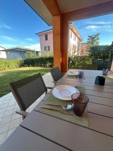 Apartment with garden, a stones throw from the lake