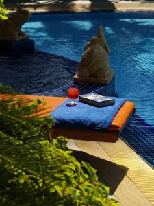 Swimming pool, Safari Beach Hotel in Phuket