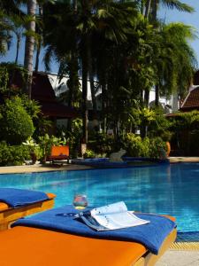 Swimming pool, Safari Beach Hotel in Phuket
