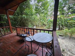 Koh Ngai Camping Restaurant @ Bar