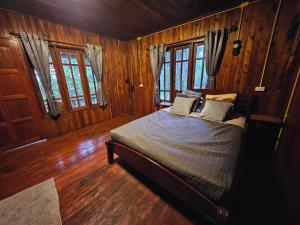 Koh Ngai Camping Restaurant @ Bar