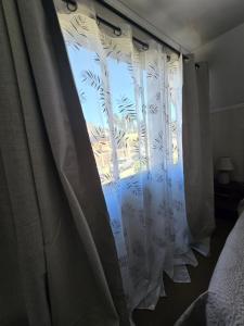 Preciosa habitación baño privado Aire Acondicionado y parking