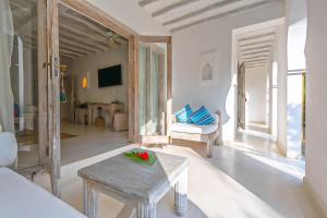 Medina Palms 2BR Coastal Gem