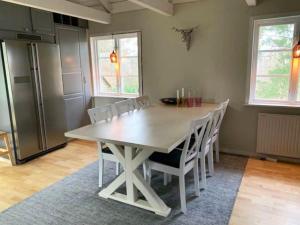 Cottage near the beach with guesthouse SE09165