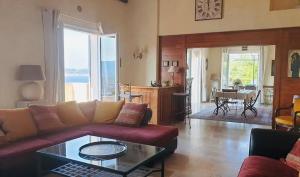 Beachfront holiday home panoramic dea view