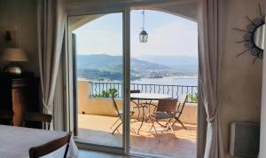 Beachfront holiday home panoramic dea view