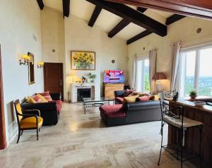 Beachfront holiday home panoramic dea view