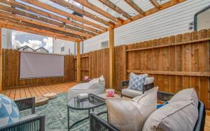 Stylish Houston Home with Outdoor Cinema