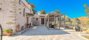 Achlades The Mountain Paradise Villas - Suite with a Private Jacuzzi, Pool, and a Balcony with an Amazing View!