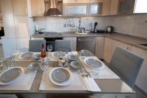 Sunrise Suite Olympiada - Luxury Beachfront Escape