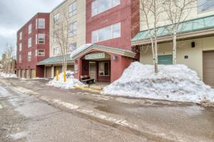 2 Bedroom Mountain Condo In Lakeside Village Near Keystone Lake With Complimentary Shuttle Service