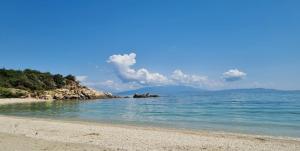 Sunrise Suite Olympiada - Luxury Beachfront Escape