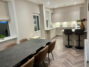 4 ABBOTSFORD , KELSO Town Centre