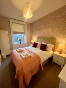 4 ABBOTSFORD , KELSO Town Centre