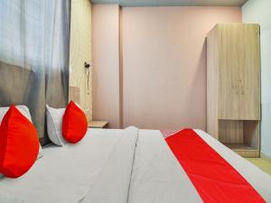 Super Hotel D Plaza Near Pitampura Metro Station