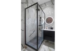 Spacious and elegant 2BR airconditioned Trocadéro