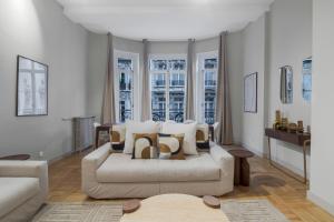 Spacious and elegant 2BR airconditioned Trocadéro