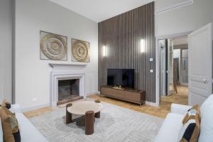 Spacious and elegant 2BR airconditioned Trocadéro