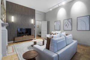 Spacious and elegant 2BR airconditioned Trocadéro