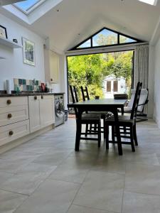 Charming 1 bed super central Terraced House