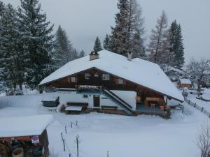 Peaceful Alpine Home with a View & Hot Tub