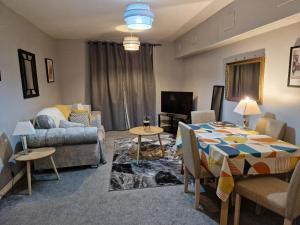 Morden 2 Bed Apartment, with parking near city centre