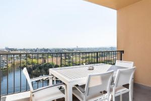 LuxeStay 2-Bed Century City Gem