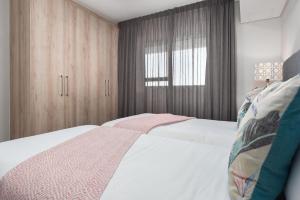 LuxeStay 2-Bed Century City Gem