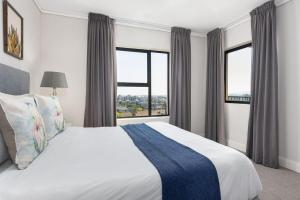 LuxeStay 2-Bed Century City Gem