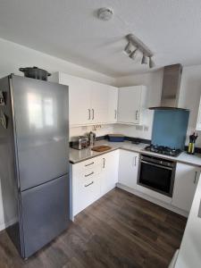 Cosy 2-Bedroom Home in Weston