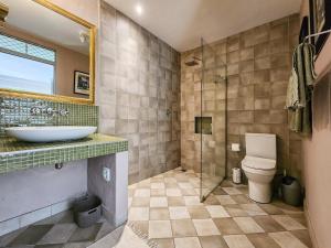 In Full View sleeps 10